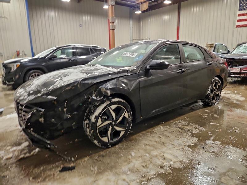 Фото 1 - HYUNDAI ELANTRA