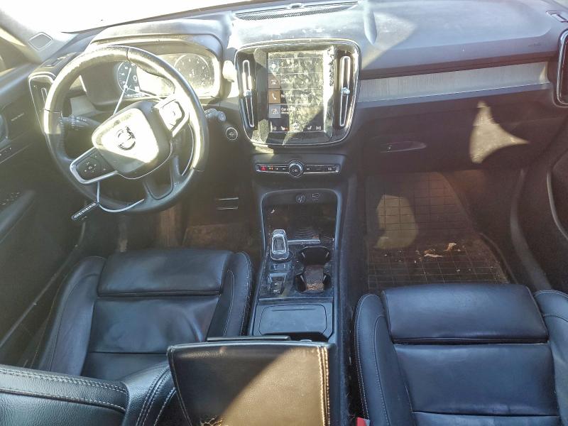 Фото 8 - VOLVO XC40