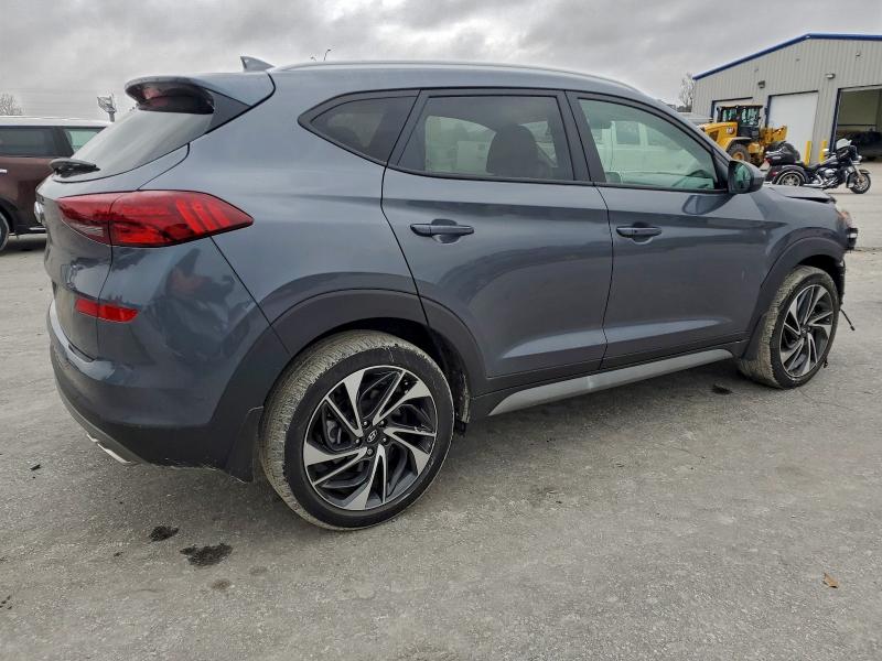 Фото 3 - HYUNDAI TUCSON