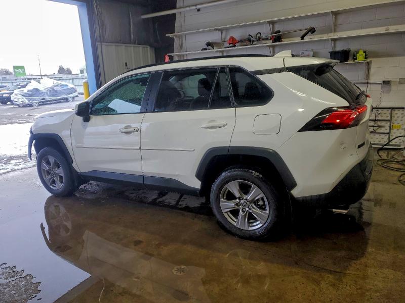 Фото 2 - TOYOTA RAV4