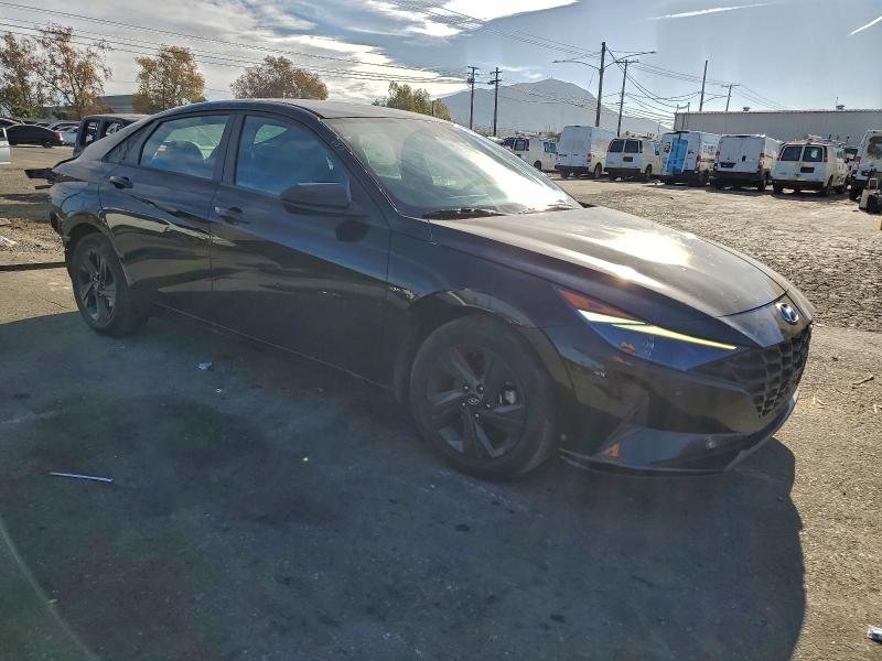 Фото 4 - HYUNDAI ELANTRA