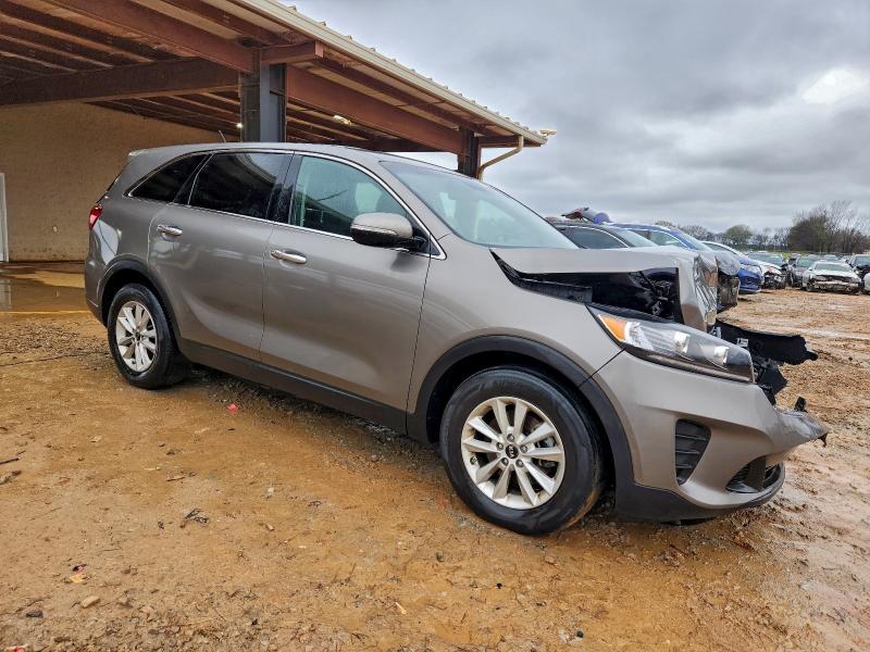 Фото 4 - KIA SORENTO