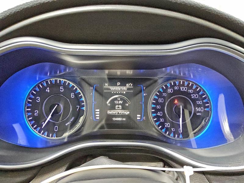 Фото 9 - CHRYSLER 200