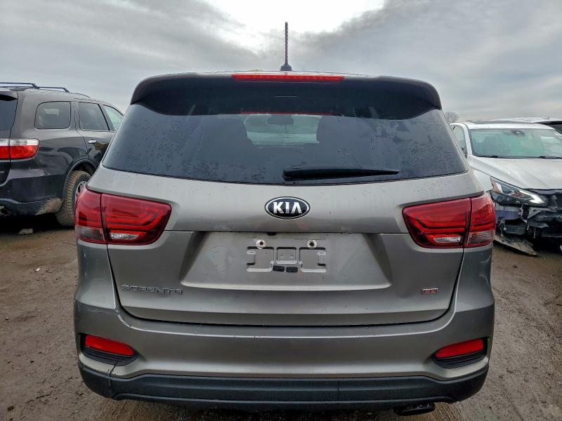 Фото 6 - KIA SORENTO
