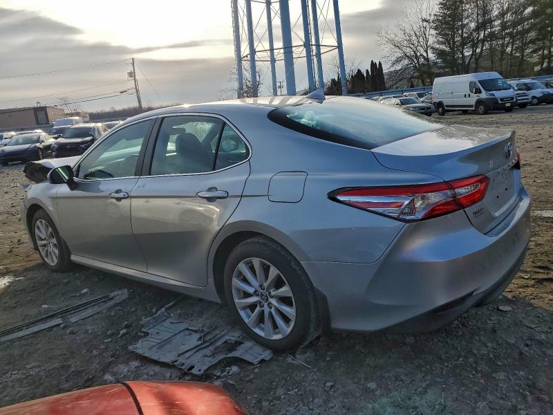 Фото 2 - TOYOTA CAMRY