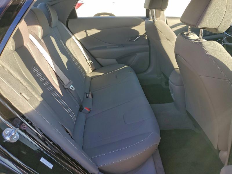 Фото 10 - HYUNDAI ELANTRA