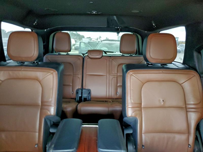 Фото 10 - LINCOLN NAVIGATOR