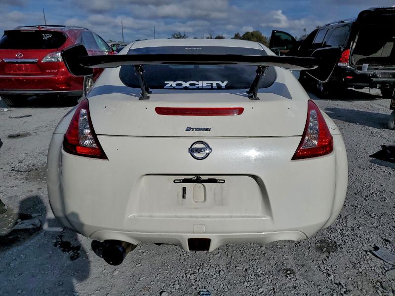 Фото 6 - NISSAN 370Z