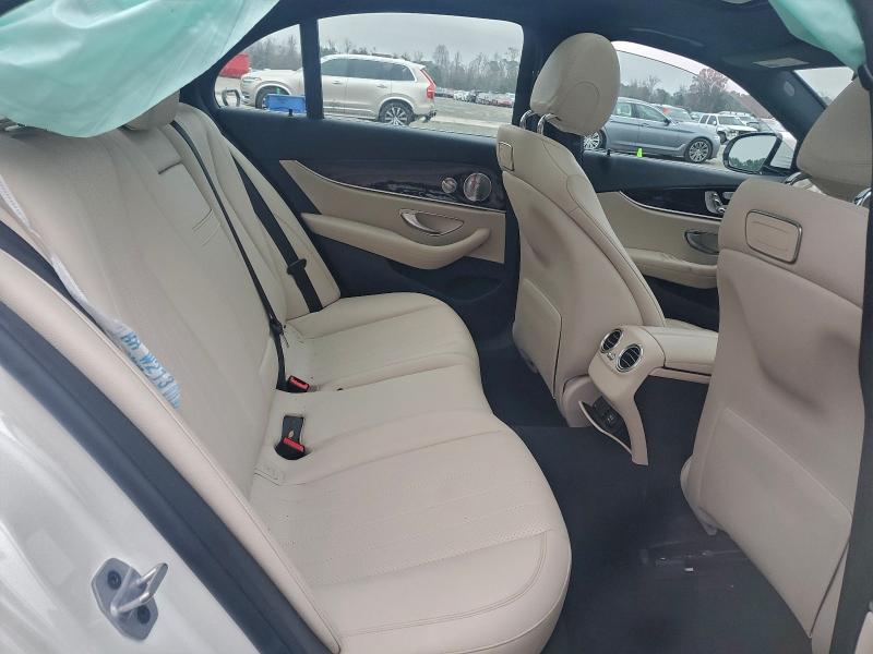 Фото 10 - MERCEDES-BENZ E-CLASS