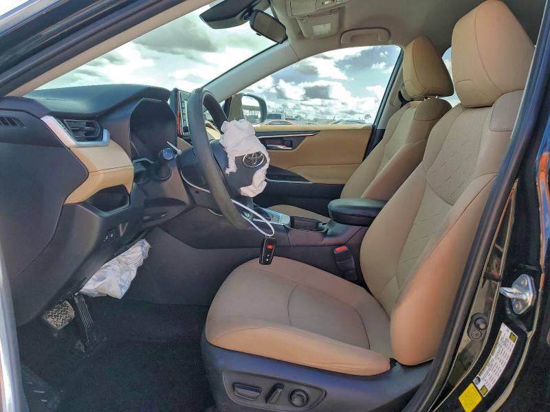 Фото 7 - TOYOTA RAV4