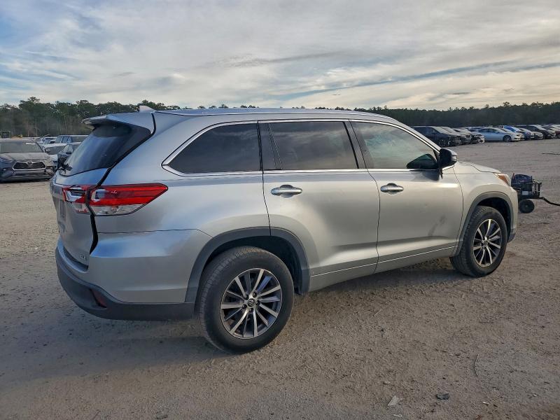 Фото 3 - TOYOTA HIGHLANDER