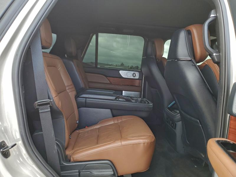 Фото 11 - LINCOLN NAVIGATOR