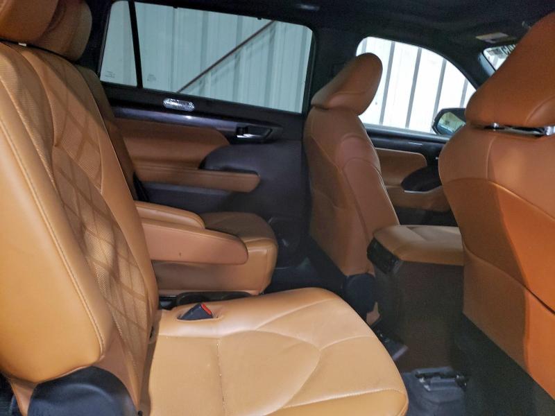 Фото 11 - TOYOTA HIGHLANDER