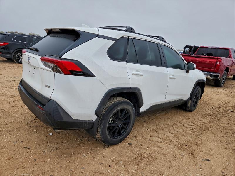 Фото 3 - TOYOTA RAV4