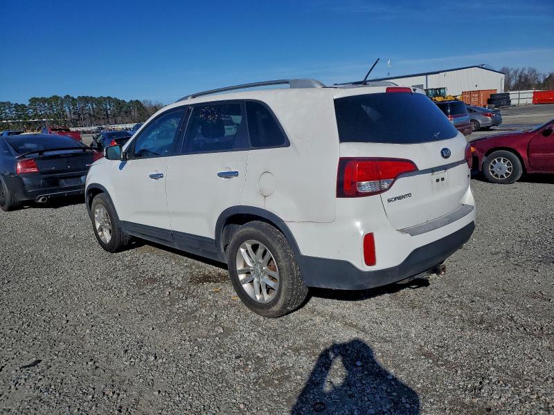 Фото 2 - KIA SORENTO