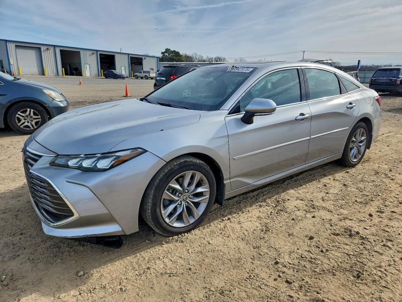 Фото 1 - TOYOTA AVALON