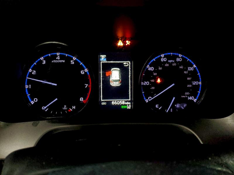 Фото 9 - TOYOTA RAV4