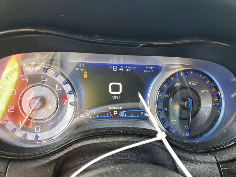 Фото 9 - CHRYSLER 300