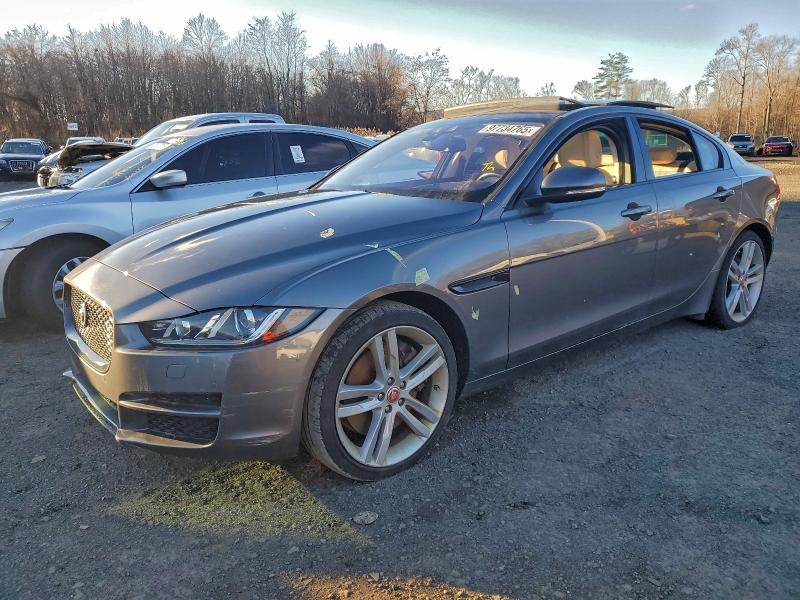 Фото 1 - JAGUAR XE