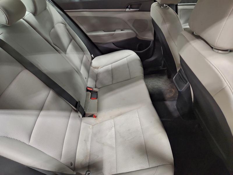 Фото 10 - HYUNDAI ELANTRA