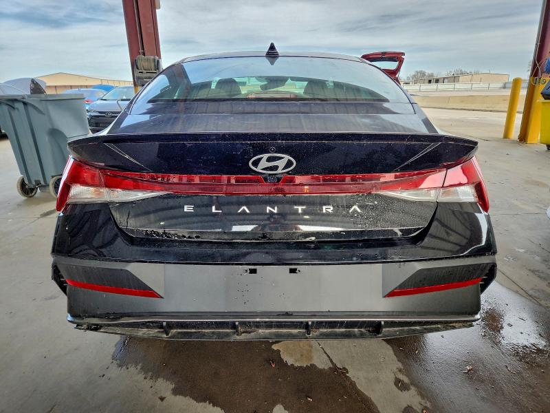 Фото 6 - HYUNDAI ELANTRA