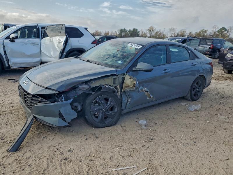 Фото 1 - HYUNDAI ELANTRA