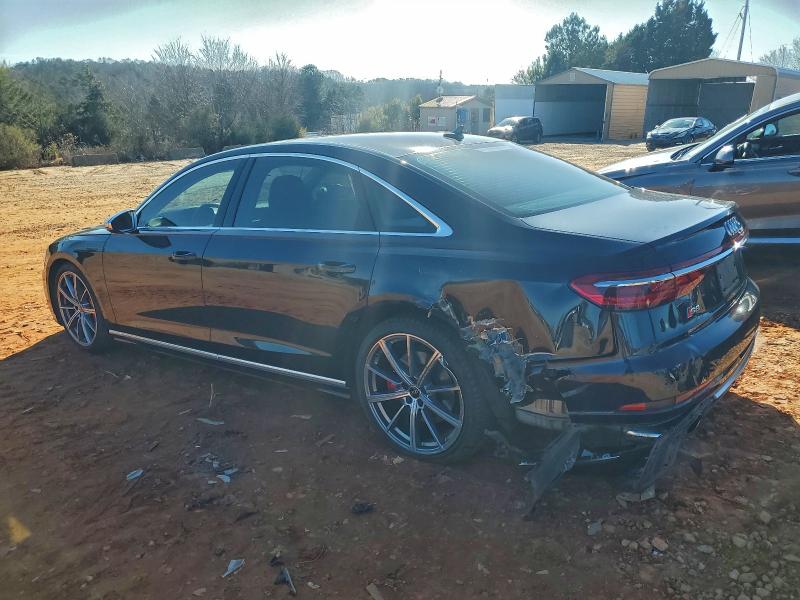 Фото 2 - AUDI S8