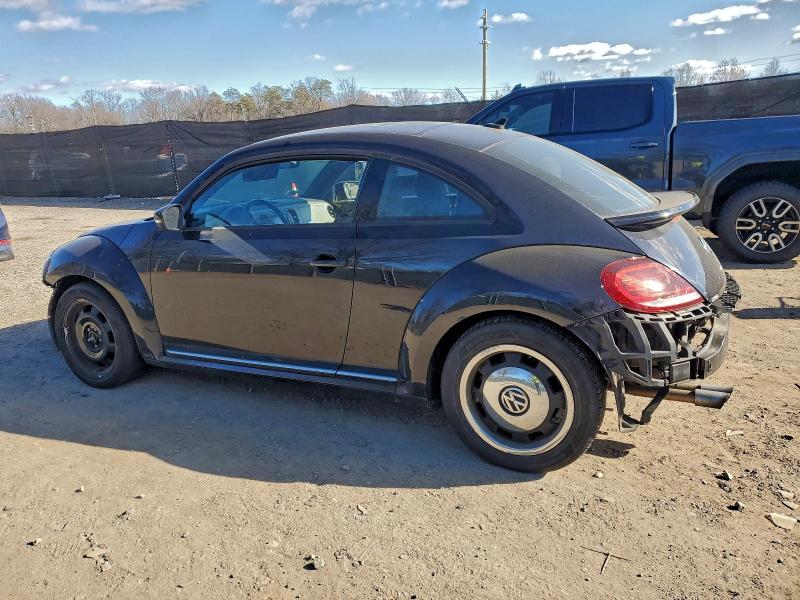 VOLKSWAGEN BEETLE 2018 VIN 3VWFD7AT8JM705141