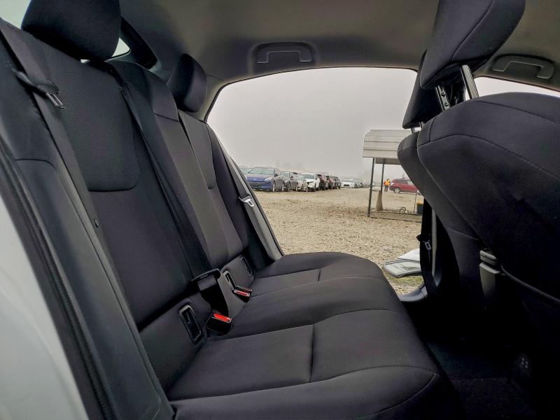 Фото 10 - TOYOTA PRIUS