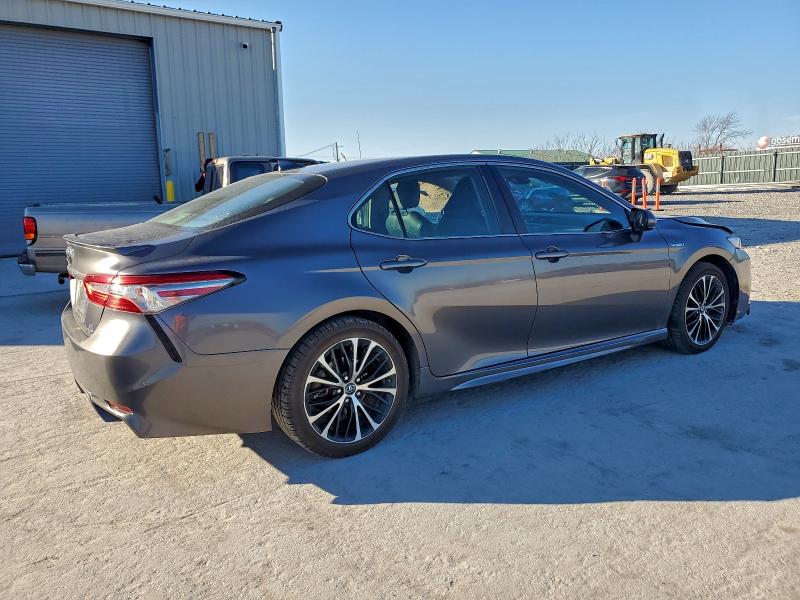 Фото 3 - TOYOTA CAMRY