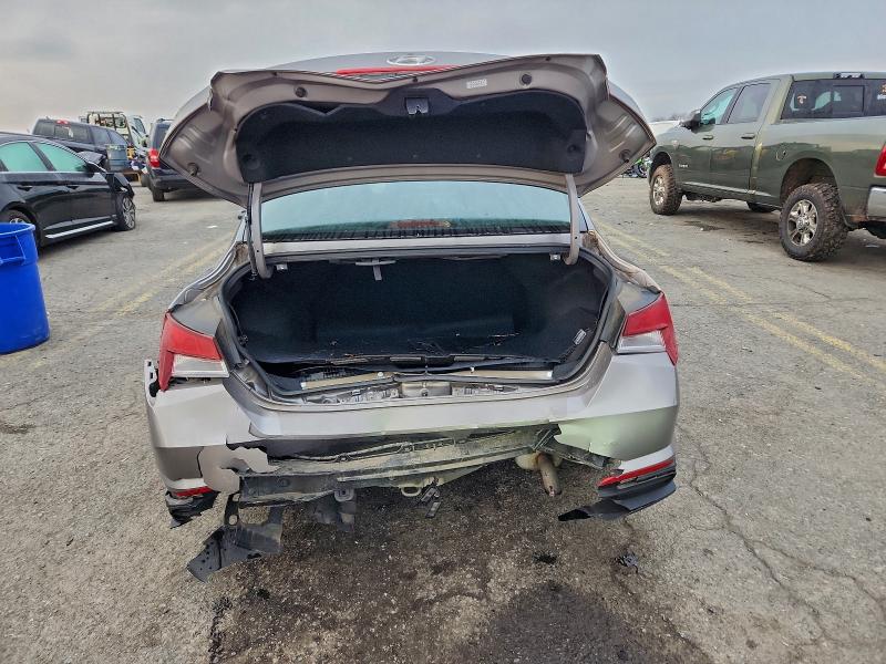 Фото 6 - HYUNDAI ELANTRA