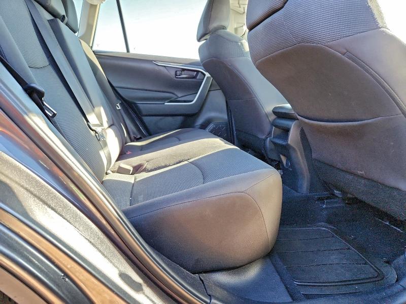 Фото 11 - TOYOTA RAV4