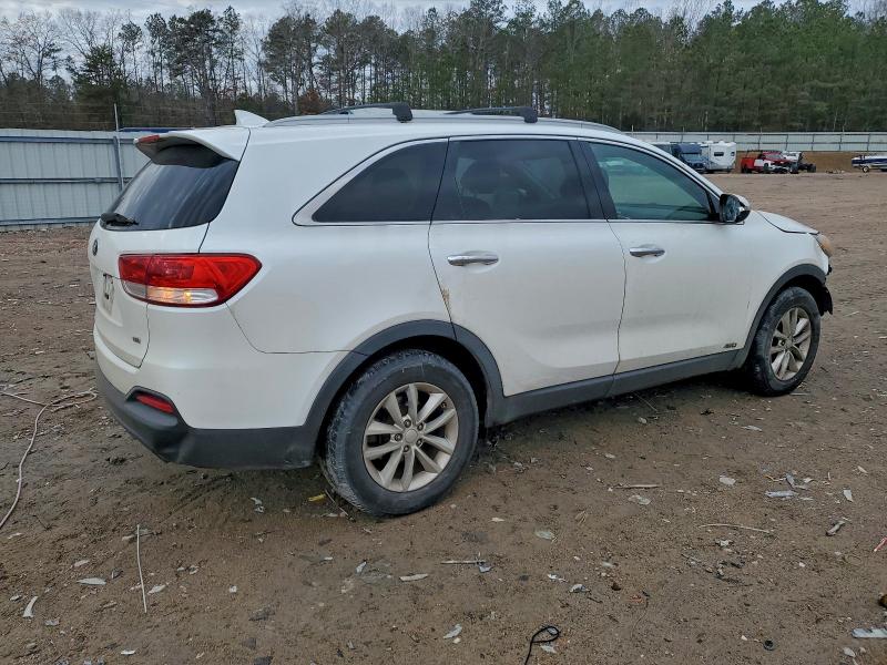 Фото 3 - KIA SORENTO