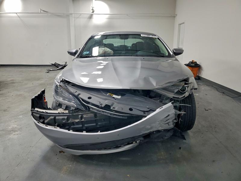 Фото 5 - CHRYSLER 200