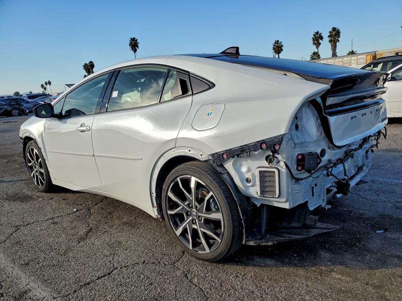 Фото 2 - TOYOTA PRIUS