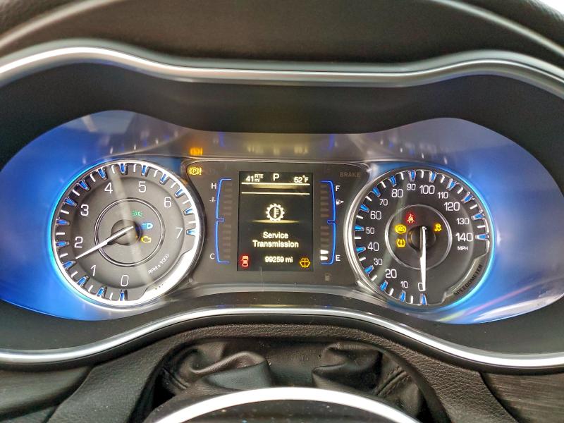 Фото 9 - CHRYSLER 200