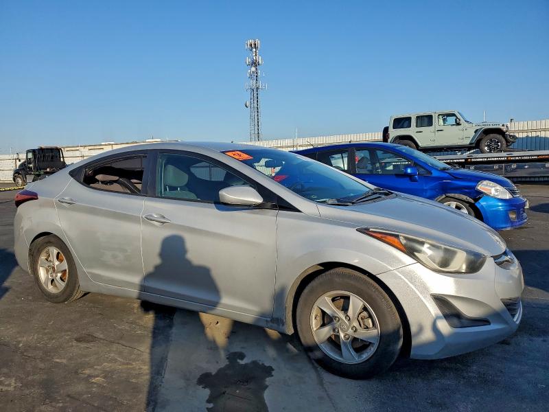 Фото 4 - HYUNDAI ELANTRA