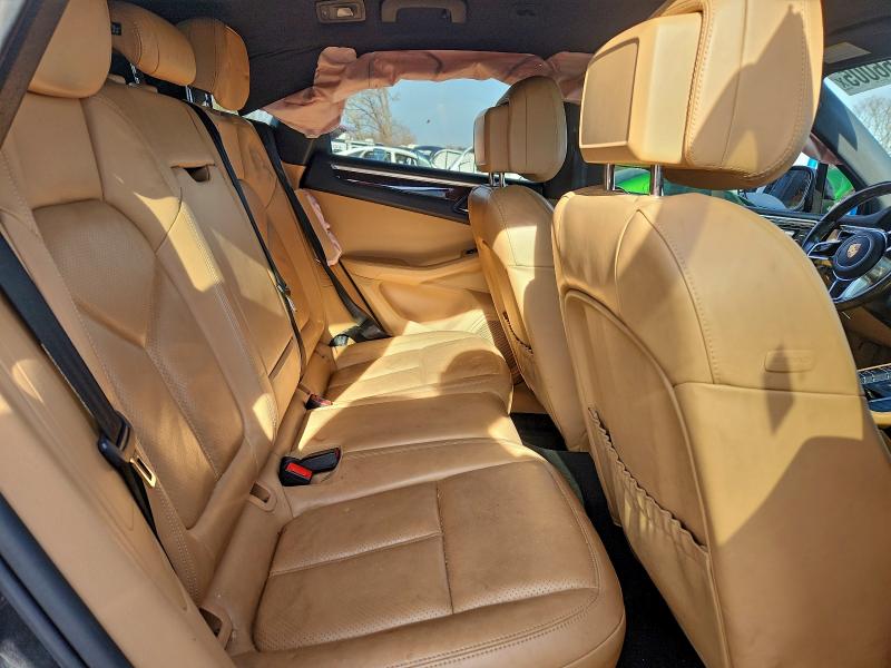 Фото 11 - PORSCHE MACAN