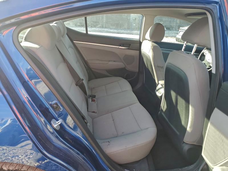 Фото 10 - HYUNDAI ELANTRA