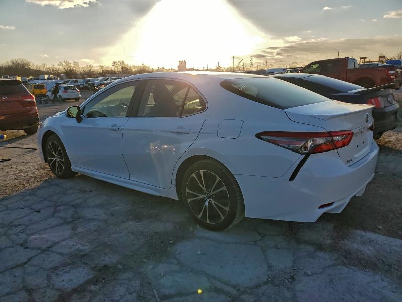 Фото 2 - TOYOTA CAMRY