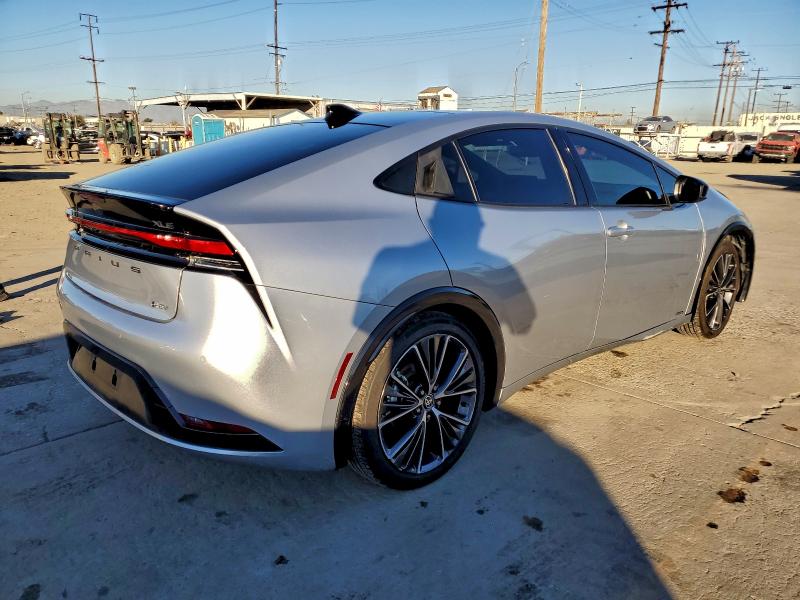 Фото 3 - TOYOTA PRIUS