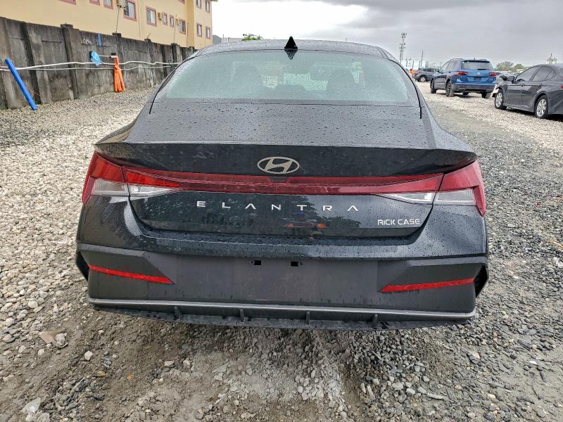 Фото 6 - HYUNDAI ELANTRA