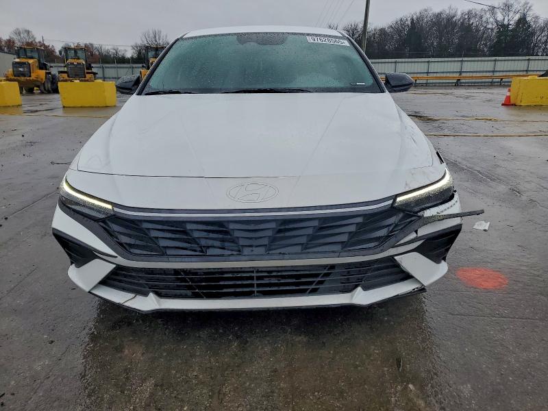 Фото 5 - HYUNDAI ELANTRA