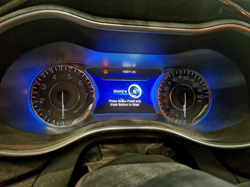 Фото 9 - CHRYSLER 200