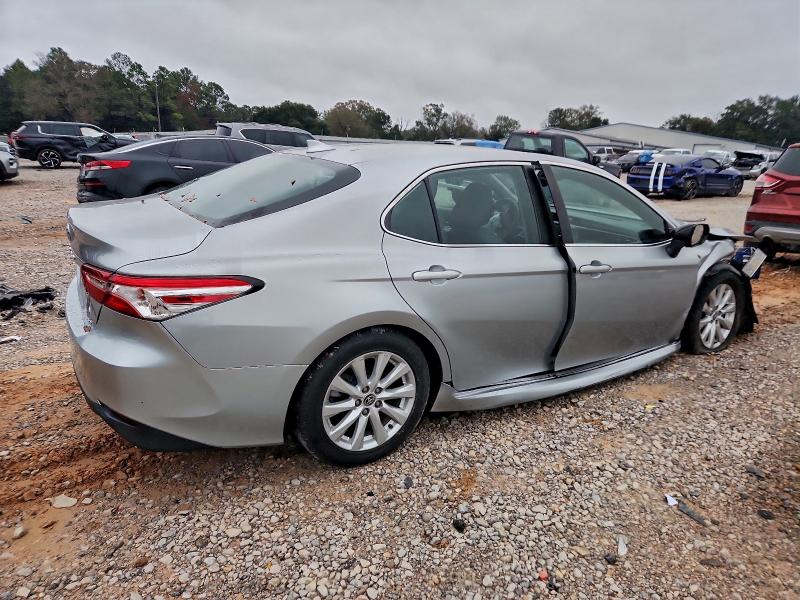 Фото 3 - TOYOTA CAMRY