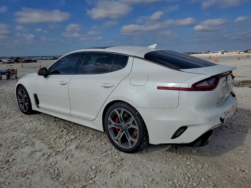 Фото 2 - KIA STINGER