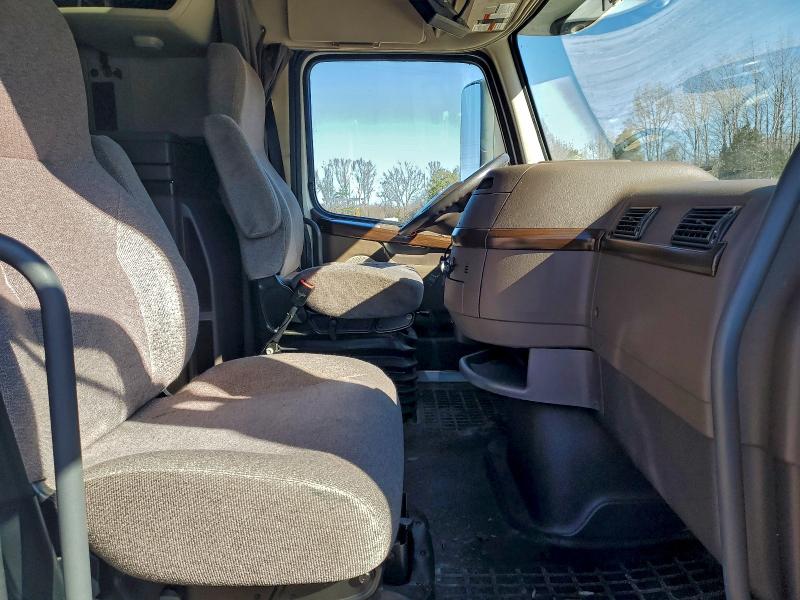 Фото 5 - VOLVO VN