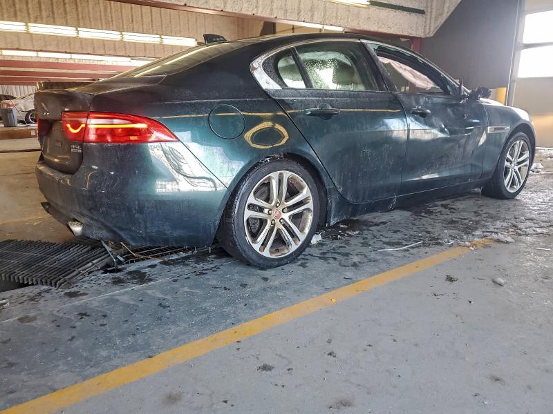 Фото 3 - JAGUAR XE