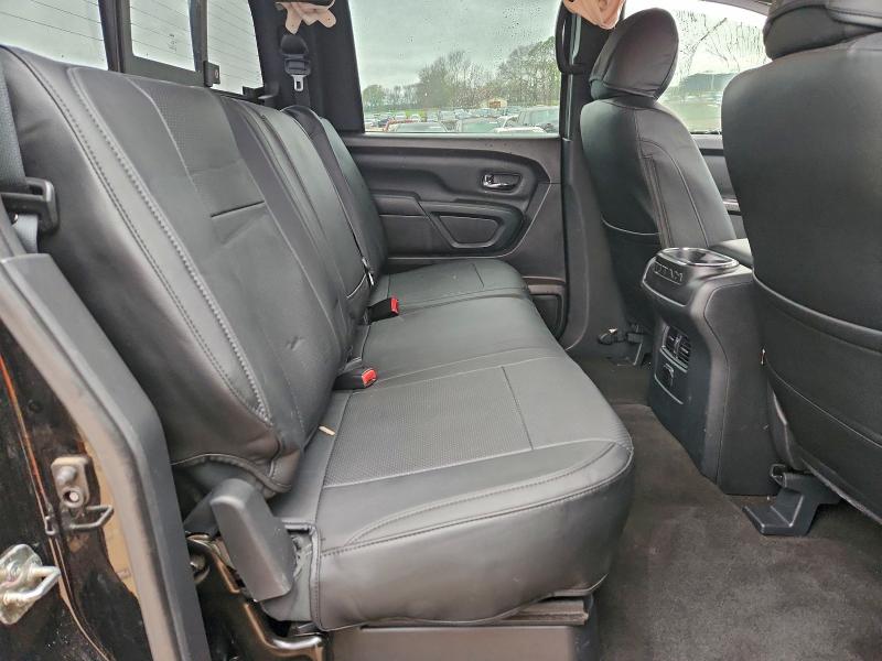 Фото 10 - NISSAN TITAN