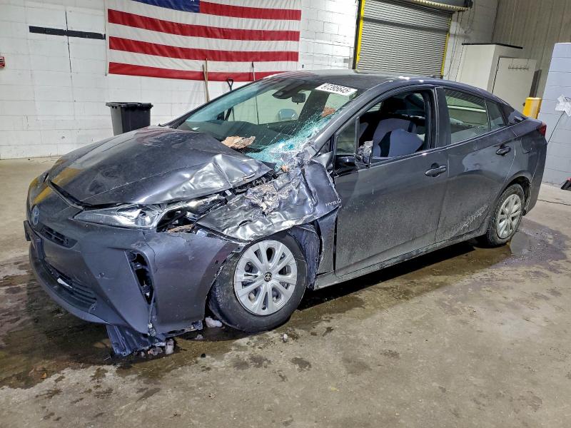 Фото 1 - TOYOTA PRIUS